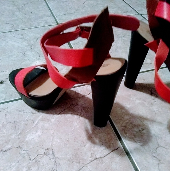 Shoes - Picture 2 of 4